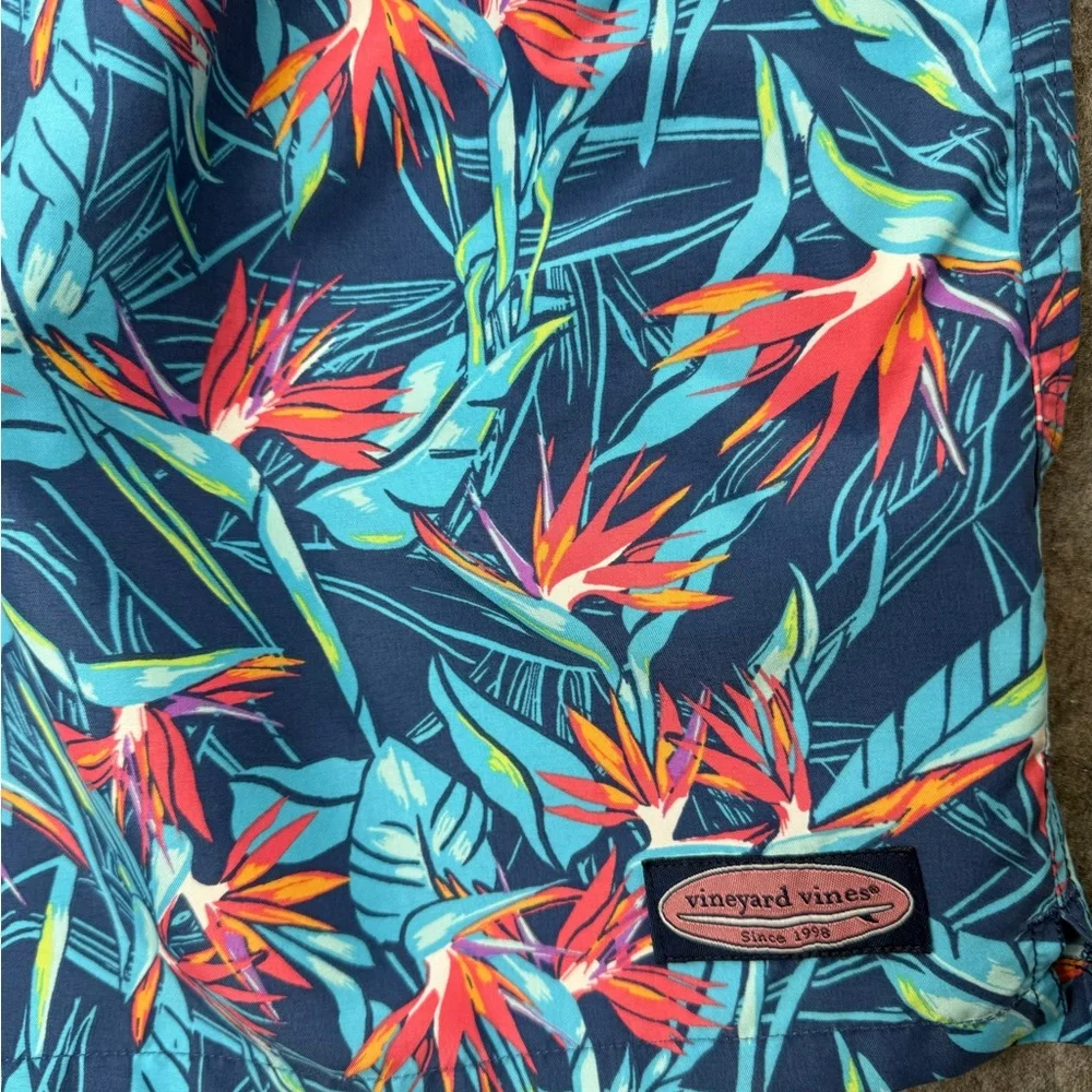 Vineyard Vines Men SIZE‎ LARGE 6” inch Inseam Blue Floral Swimming Trunks Shorts